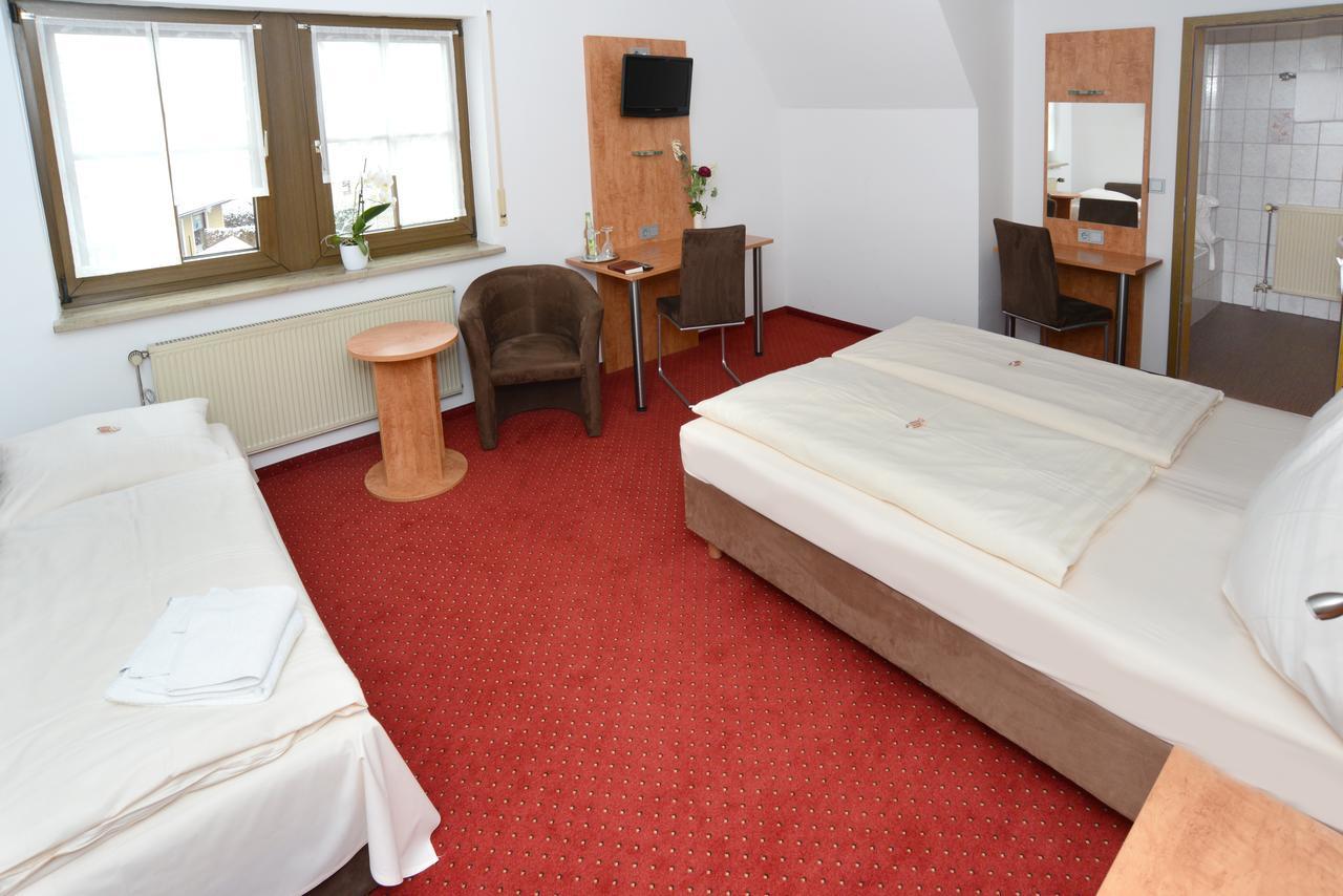 Hotel Jaegerhof Roth  Exterior photo